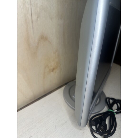 HP VS15 15" LCD VGA Monitor With Built In Speakers Gaming Retro Monitor READ - Picture 4 of 7